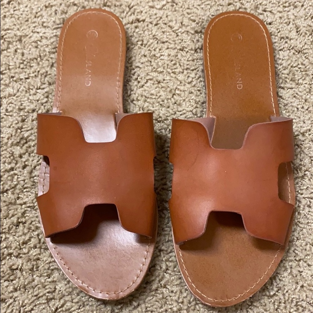 H Sandals